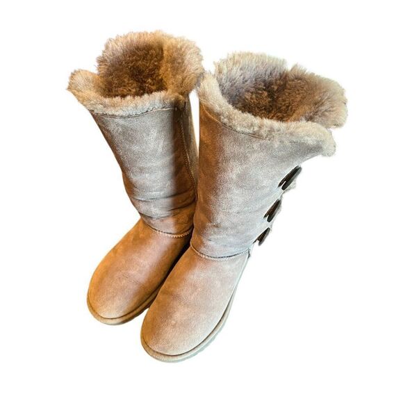 UGG Gray Boots Triple Button‎ Boots Women's Size 6 - Picture 2 of 6